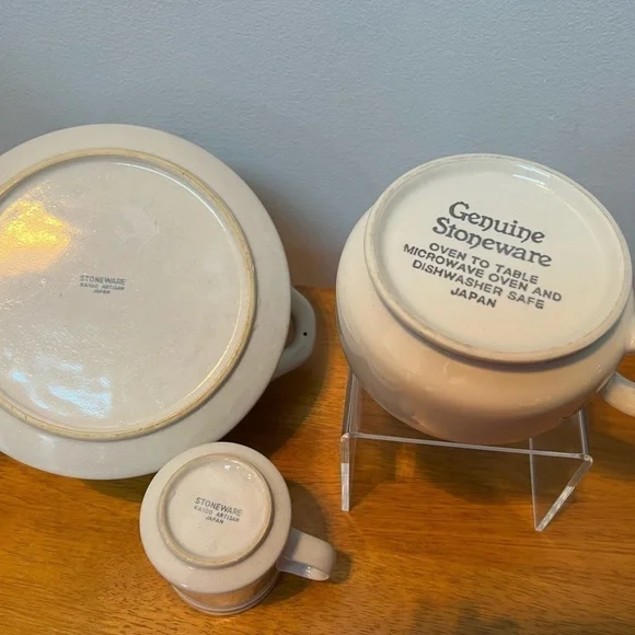 Lot of vintage stoneware Japan, saucer pot with lid and creamer